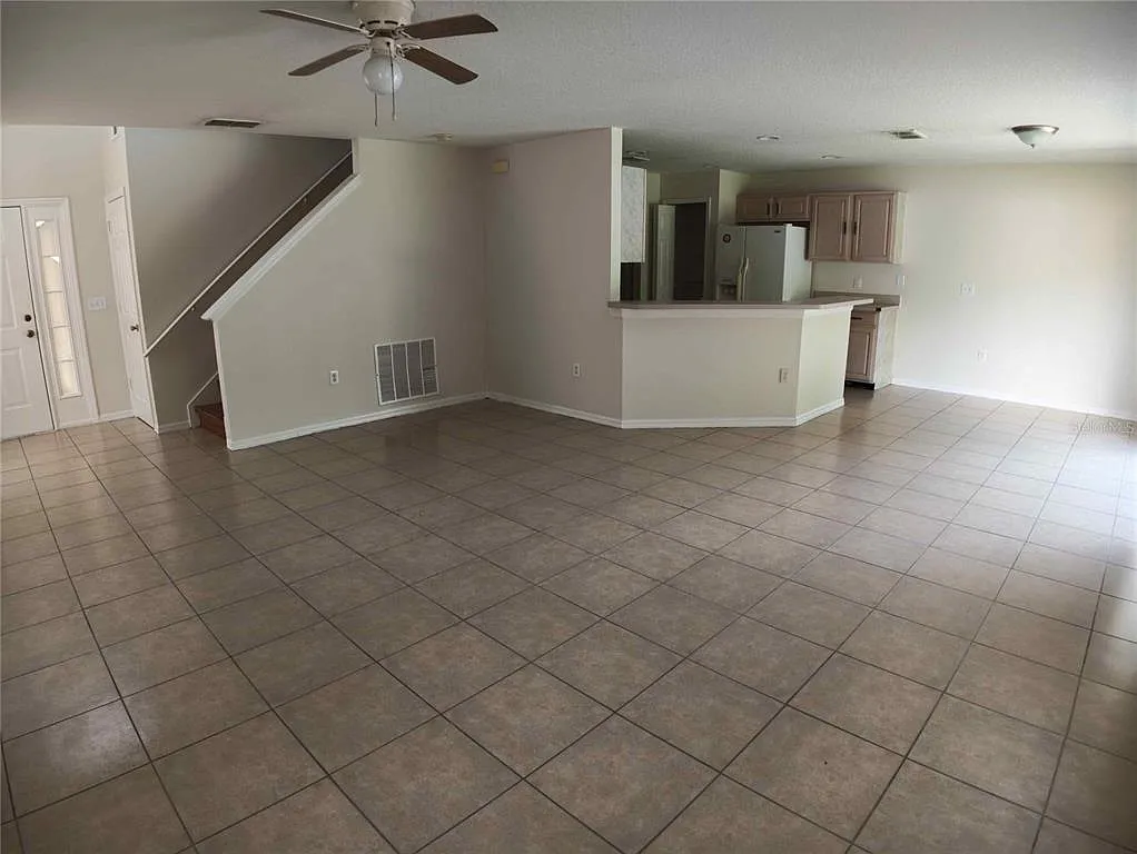 4 bed, 2.5 bath, 1803 sqft, $2,050 — Photo 2