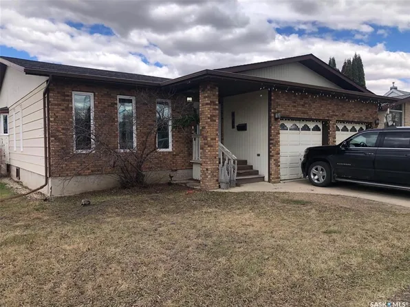 304 1st AVENUE NE, Preeceville, SK S0A 3B0