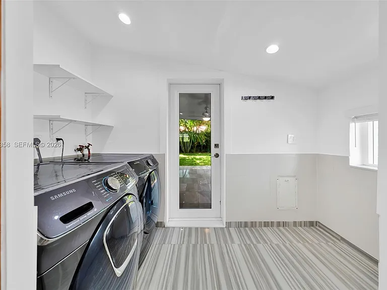 1104 NE 85th St — Photo 41