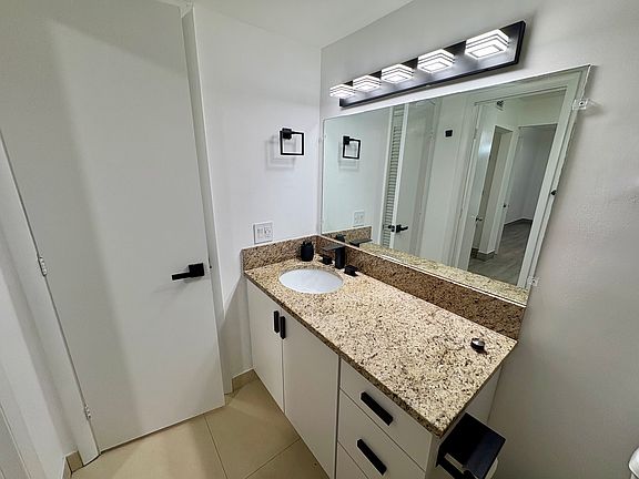 3rd image of 1591 NE Miami Gardens Dr APT 112