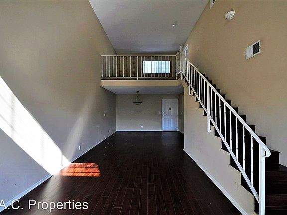3rd image of 11594 Moorpark St APT 203