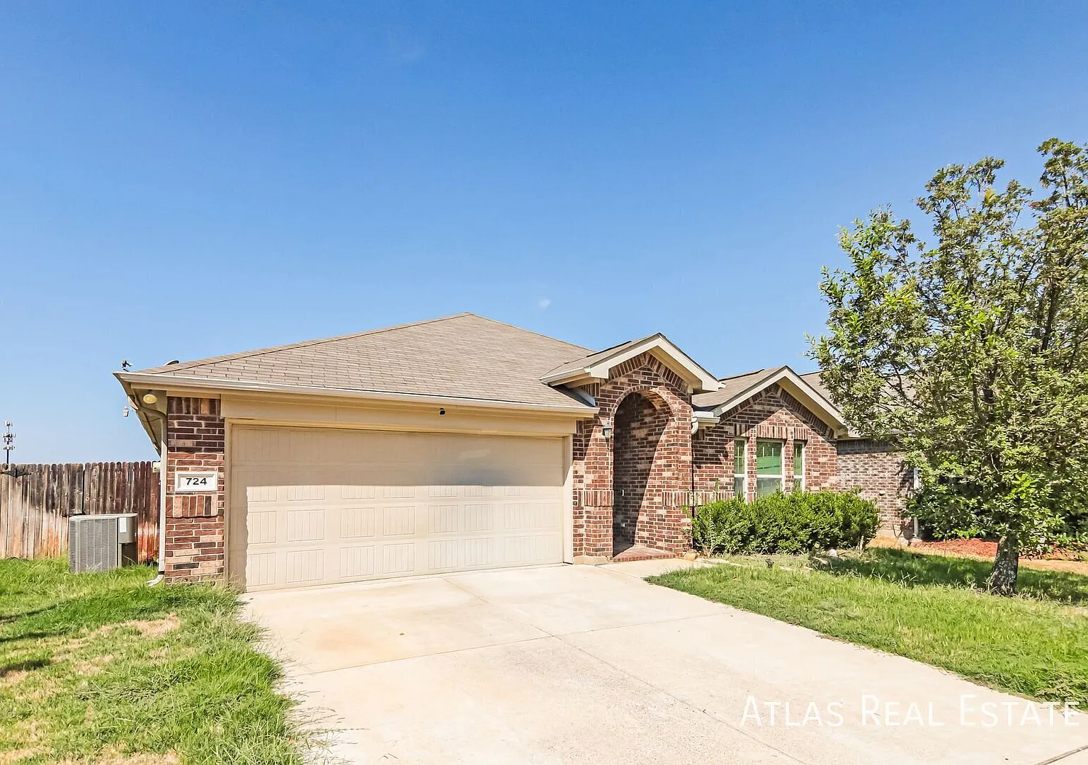 Beautiful 4-Bedroom Home with Waterfront Views in Cross Oak Ranch! — Photo 2