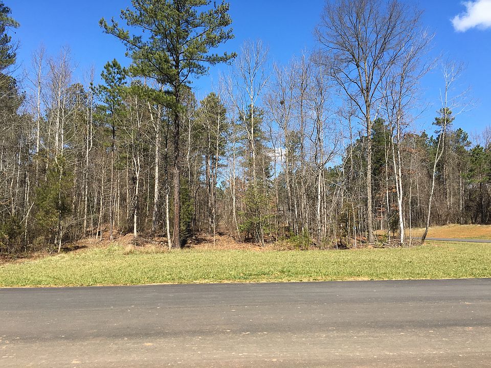 2nd image of 841 Bay Tree Lane
