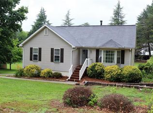 2915 Rhonswood Dr, Tobaccoville, NC 27050