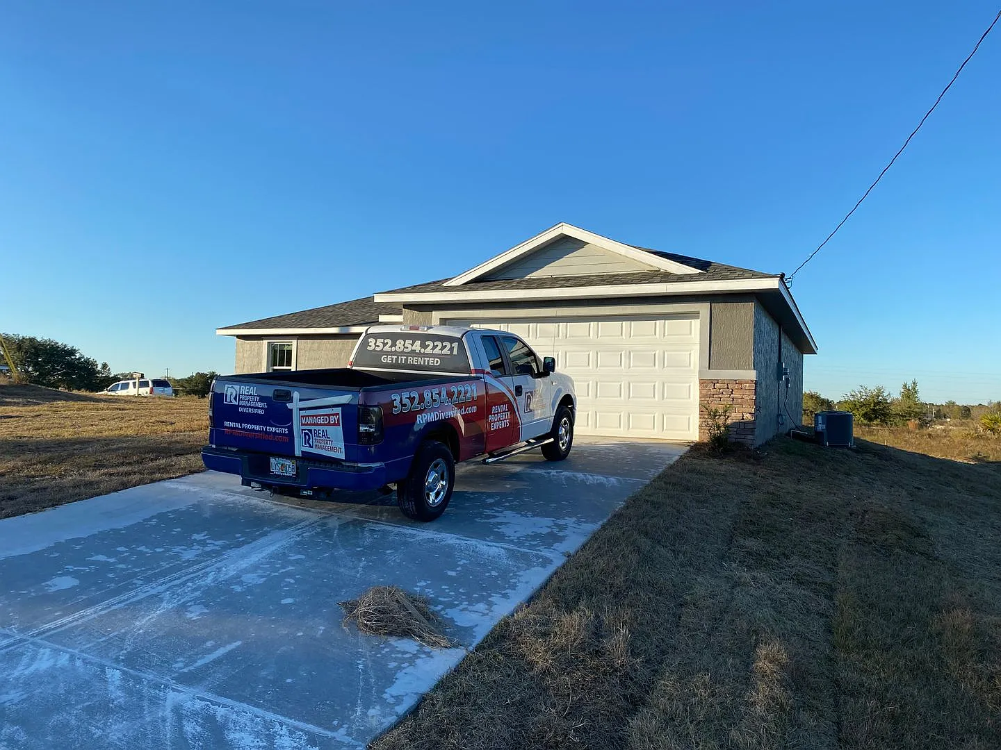 Custom Home - Desirable SE Ocala Neighborhood 3/2/2 **Won't Last** — Photo 2