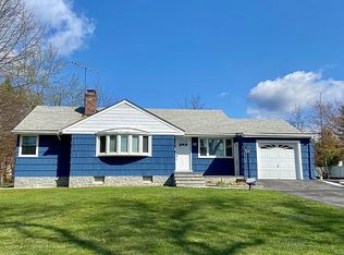 17 Lochland Rd, Valhalla, NY 10595