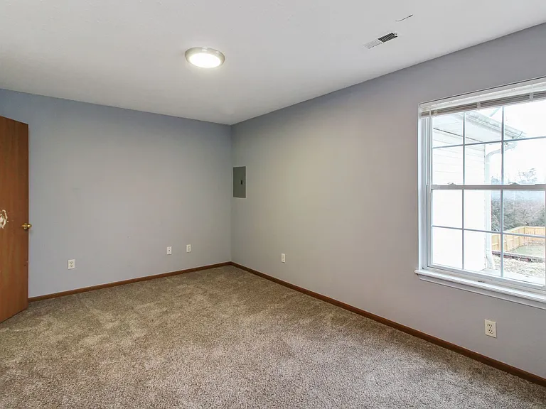108-110 Elk Dr — Photo 13