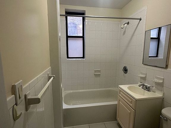 2nd image of 3343 Park Ave APT 3D