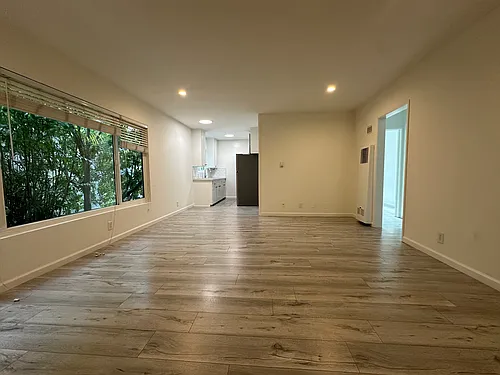 7555 De Longpre Ave #3 Photo 1