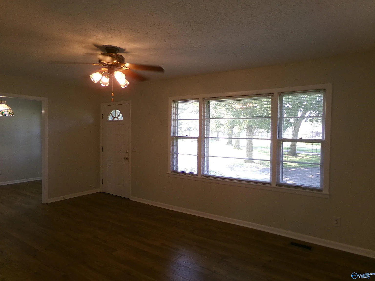 3 bed, 1.0 bath, 1080 sqft, $950 — Photo 2
