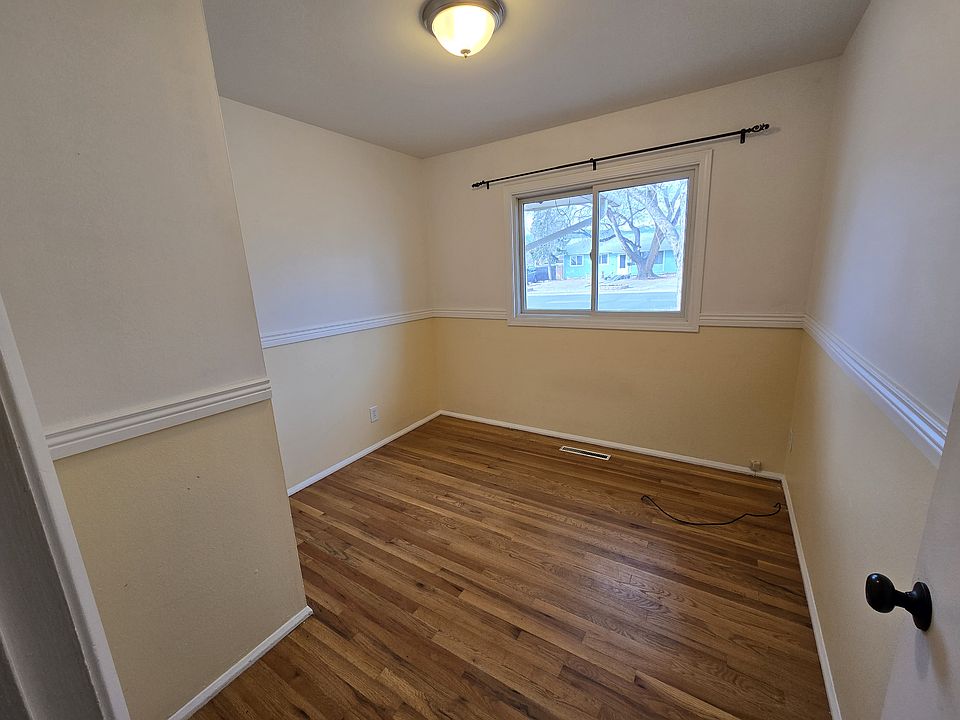 BONUS ROOM! Just under 9x9ft of added private space.