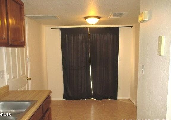 5th image of 10841 Quartz St