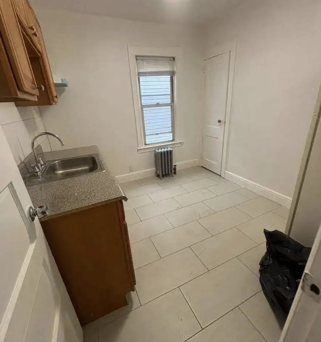 1 bed, $2,300 — Photo 3