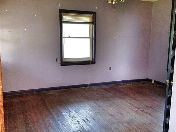 5th image of 302 S 35th St