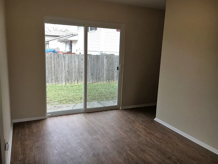 1216 Shanley Dr — Photo 7