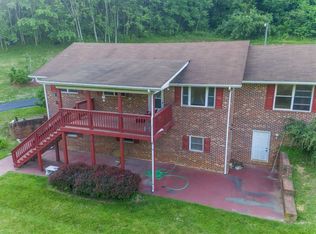 896 Jennelle Rd, Blacksburg, VA 24060