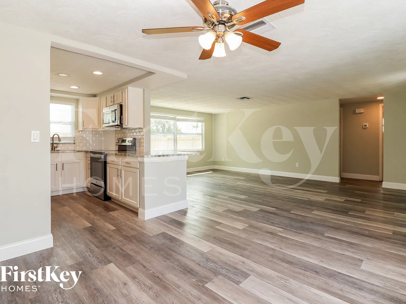 3 bed, 2.0 bath, 1380 sqft, $2,240 — Photo 3