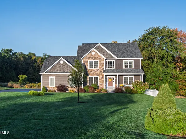 17 Meadowbrook Court, Ballston Spa, NY 12020