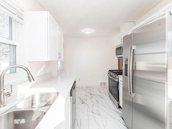 4th image of 2139 Highland Pl