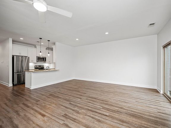 5th image of 222 Midland Ave APT 6101