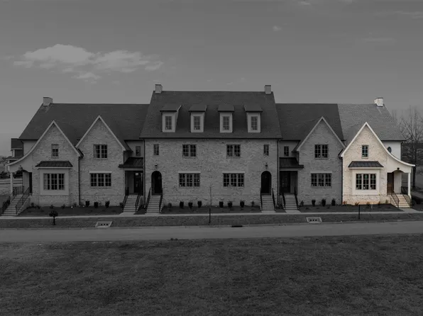 563 Park West Ln, Bowling Green, KY 42103