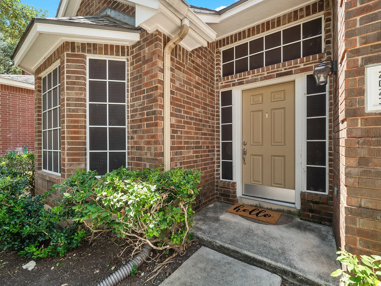4 bed, 2.5 bath, 2143 sqft, $2,450 — Photo 2