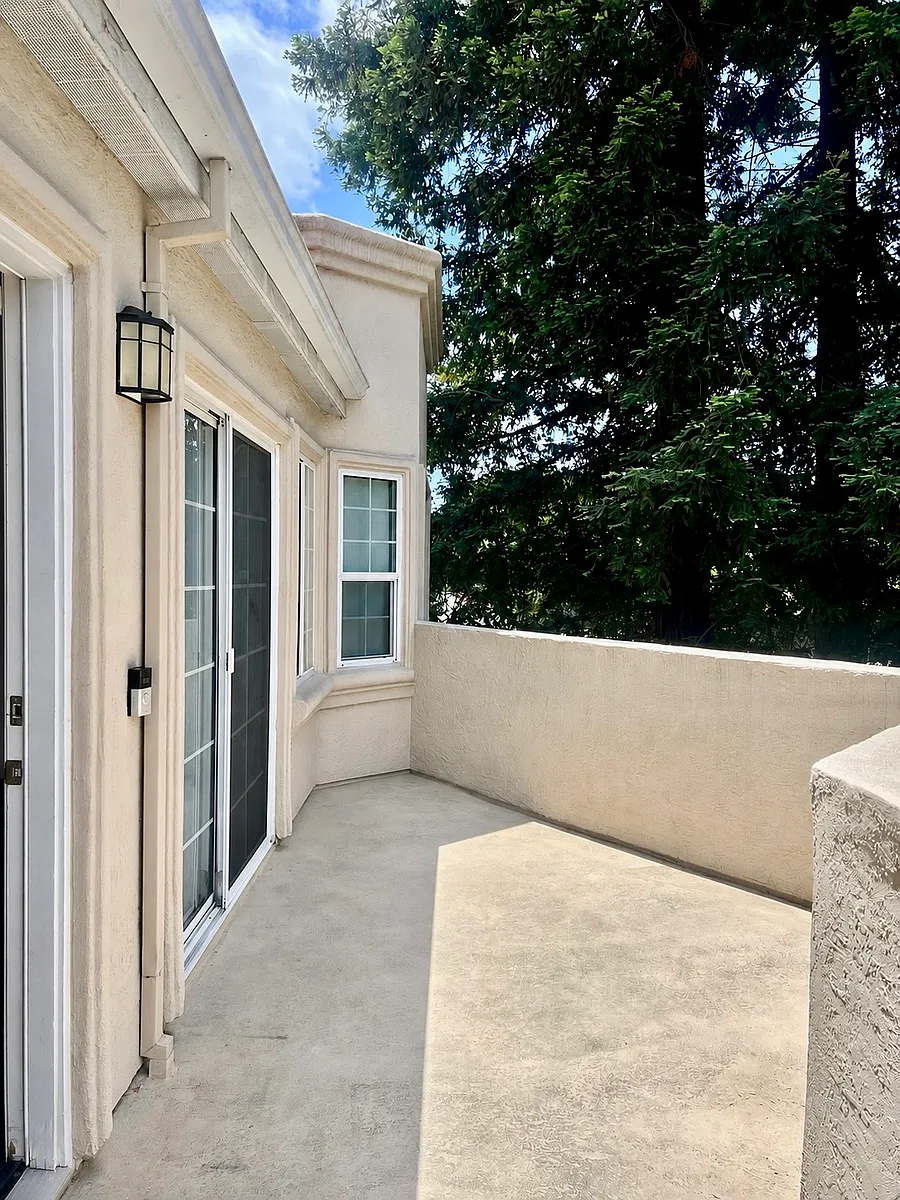 Balcony - 744 Northrup St