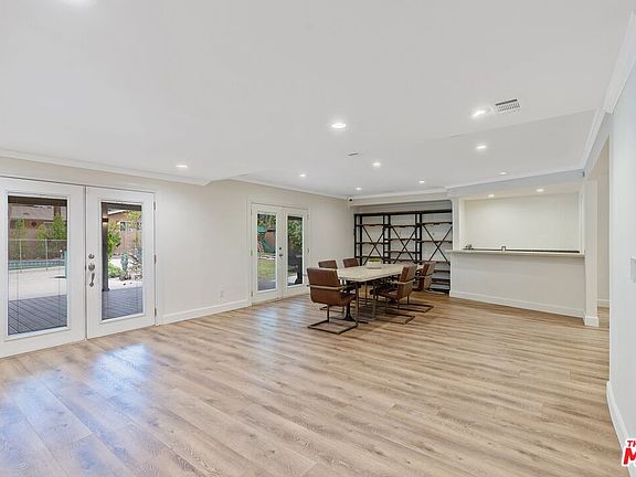 5th image of 5060 Oakdale Ave