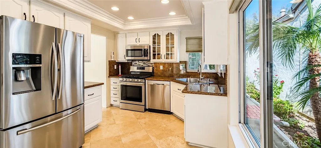 4 bed, 1570 sqft, $5,250 — Photo 4