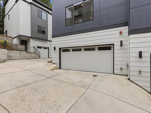 4th image of 3098 SW Pendleton Ct