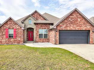 328 Stoneridge Dr, Moore, OK 73160