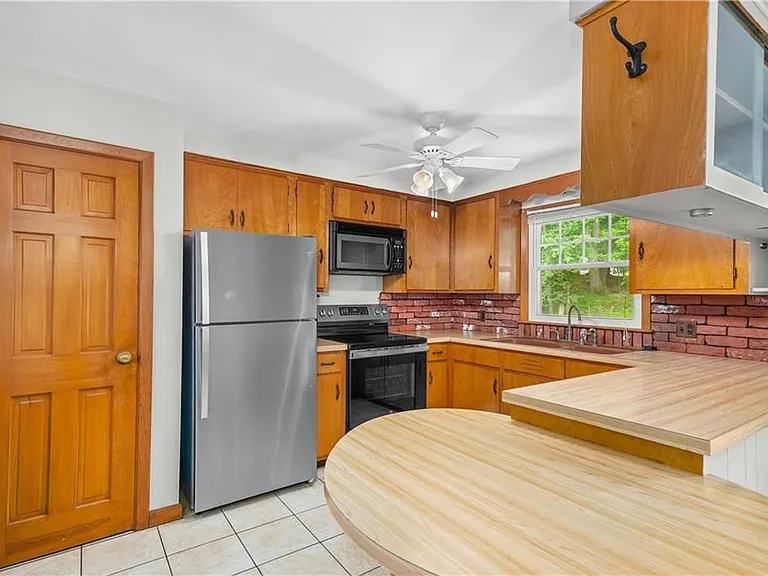 51 Ambrose St — Photo 17