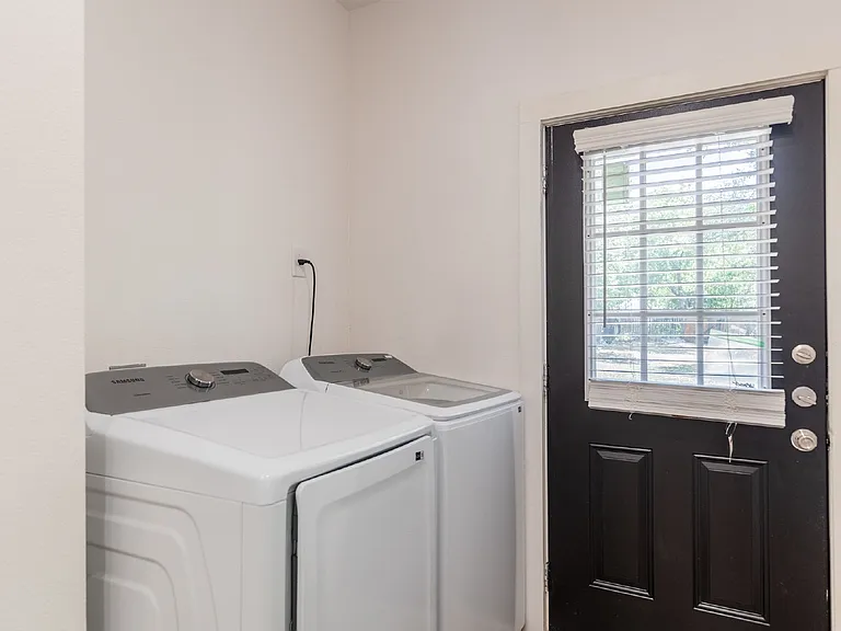 1010 Burnet St — Photo 19
