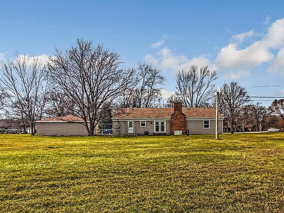 5th image of 15218 Hawthorne Ct