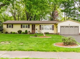 58 Evanwood Dr, Rochester, NY 14626