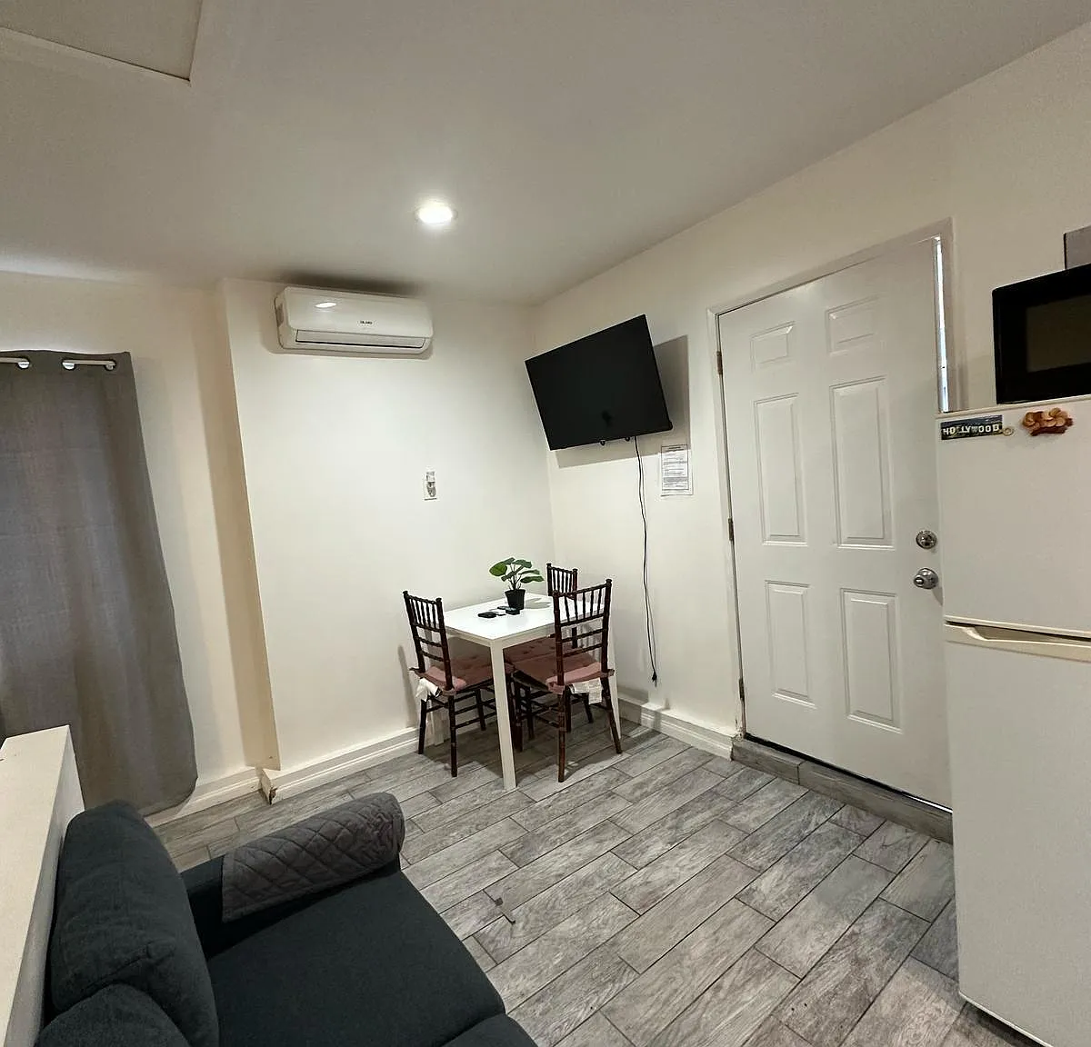 1 bed, 400 sqft, $2,300 — Photo 1