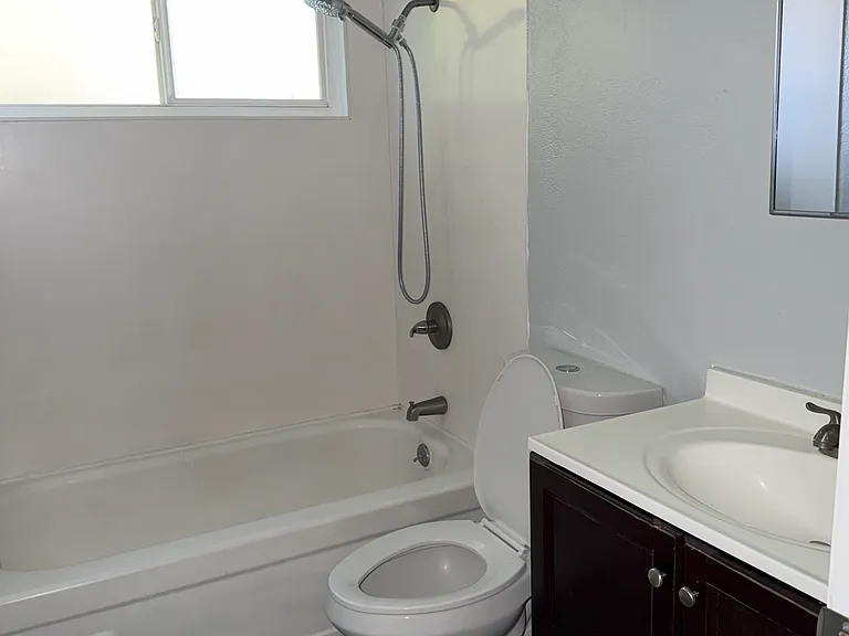 5556 Keoncrest Cir #4 — Photo 4