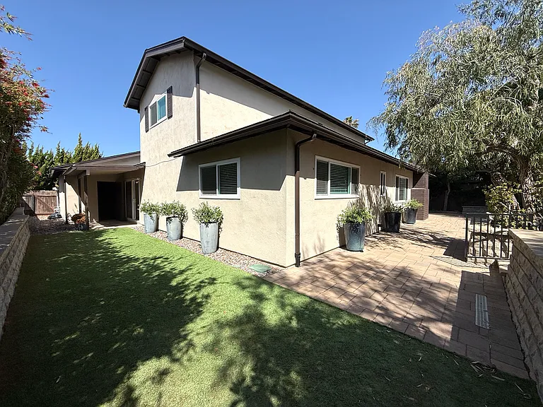 5770 Soledad Mountain Rd — Photo 12
