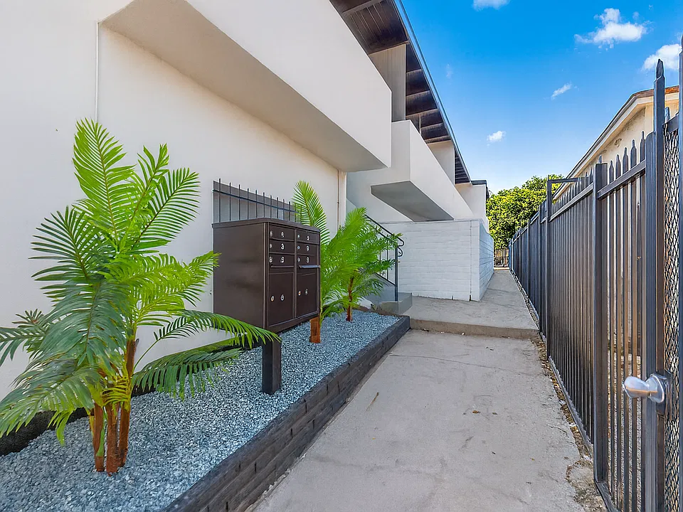 Renovated Units in Prime Palms/Mar Vista