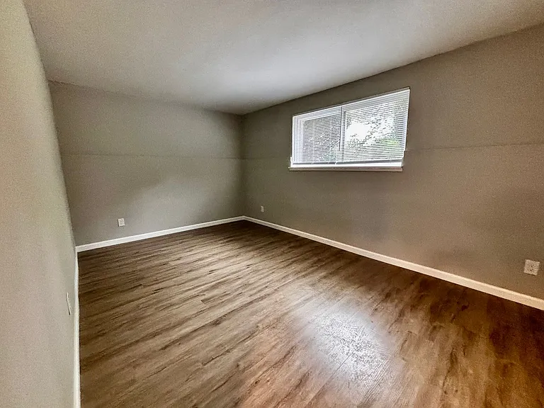 Flowerdale Apartments — Photo 22