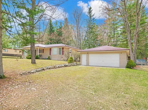 1238 Cherry Ln, Harrison, MI 48625