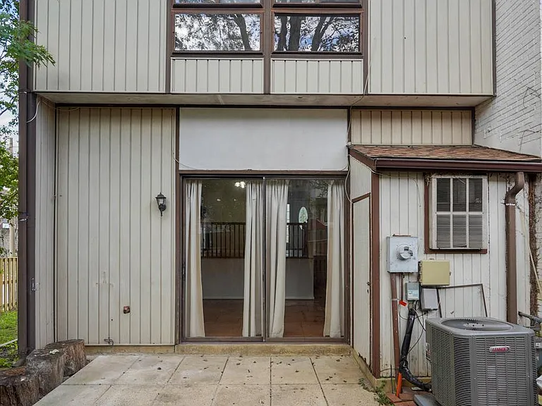 6351 Rockshire St — Photo 31