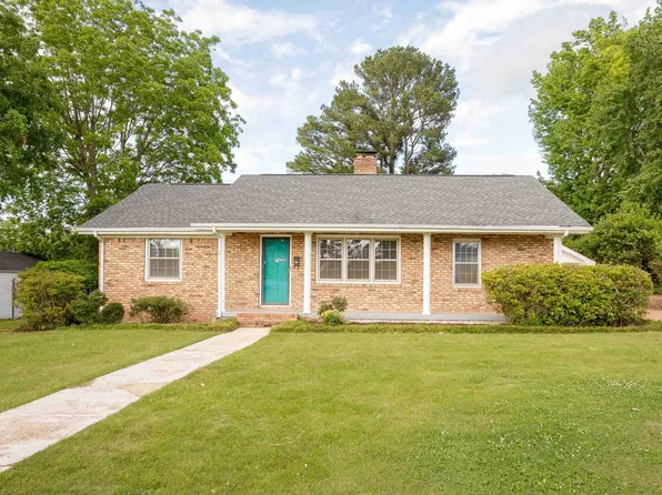 1912 E 31st St, Sheffield, AL 35660