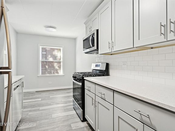 3rd image of 515 N Cass Ave APT 1A