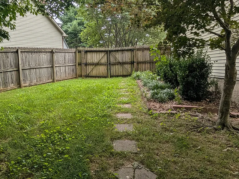 116 Paxton Ct — Photo 36