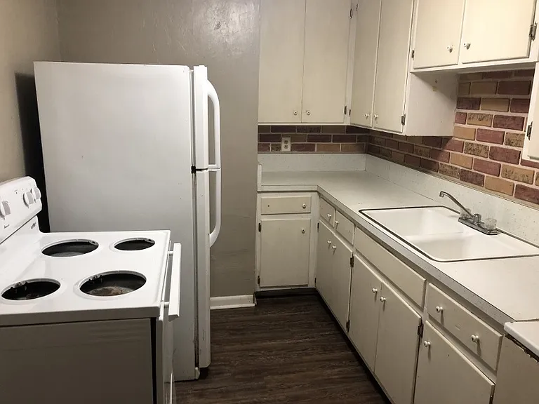 821 Edgewood St #A — Photo 4