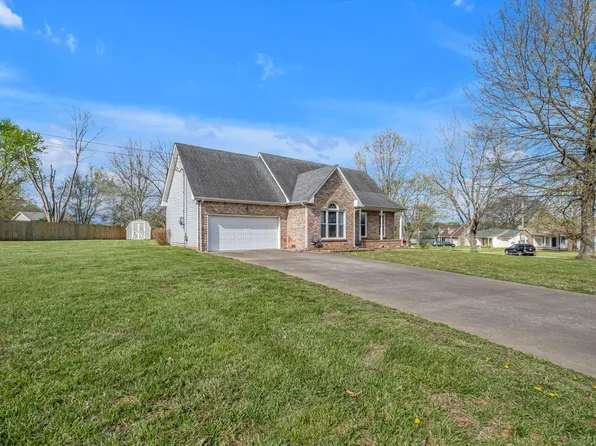 180 Kings Deer Dr, Clarksville, TN 37042