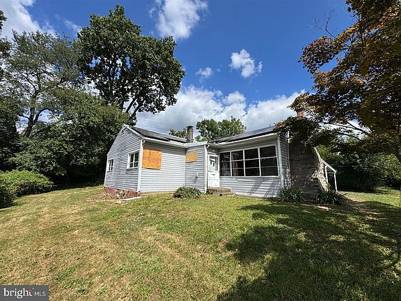 2nd image of 41 Railroad Ave