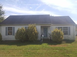 48 Healys Trace Ln, Locust Hill, VA 23092