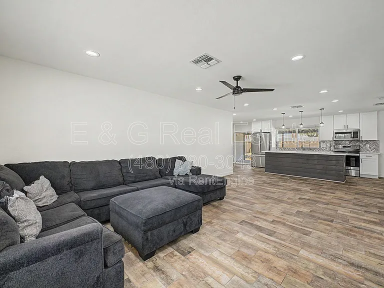 2174 E Palmcroft Dr — Photo 4